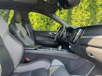 Volvo XC60 B5 173kW AWD R-Design - 12