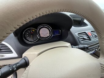 Renault Megane - 2011 - 1.4i 96kW benzin - pouze 91.054Km - 12