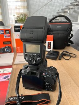 Sony A57 s příslušenstvím - 12
