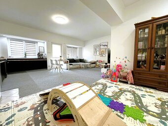 Prodej rodinného domu 213 m² s pozemkem 1427 m² - 12
