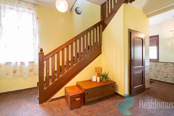 Prodej, dvougenerační rodinný dům,173m2, balkón, zahrada, Ve - 12