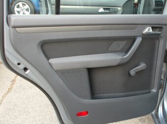Volkswagen Touran 1,6Mpi bez koroze,TOPstav,poSTK - 12