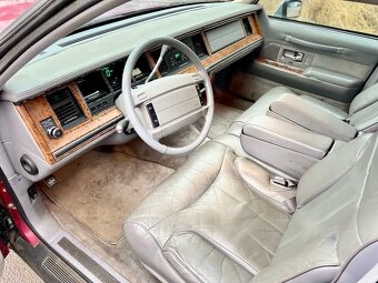 1994 Lincoln town car signature series - 12
