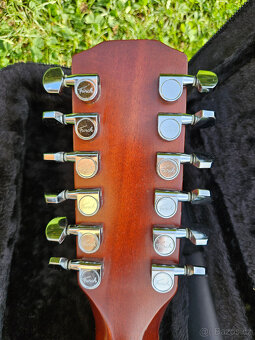 Celomasivní akustická 12 strunná kytara FURCH - 12