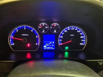 Hyundai i30 CW 1.6 CRDI 66kW kombi A/C + zimní pneu - 12