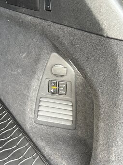 Volkswagen touareg,3.0 TDI,tažné,výhřevy,Navi - 12