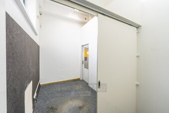 Pronájem obchodních prostor, 800 m2, v obchodní lokalitě Str - 12