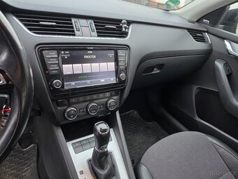ŠKODA OCTAVIA 2.0TDI 110KW ELEGANCE DSG - 12