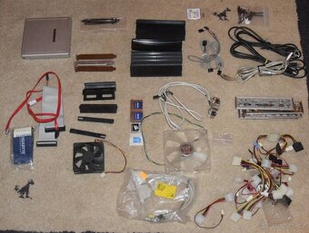 PC kabely, chladiče, DVD mech., záslepky, spojmat, CPU atd - - 12
