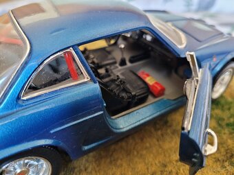 Modely aut Burago 1:18 a 1:16 výroba Itálie - 12
