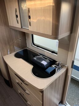 Prodam kavan Hobby 490 KMF De Luxe - 12