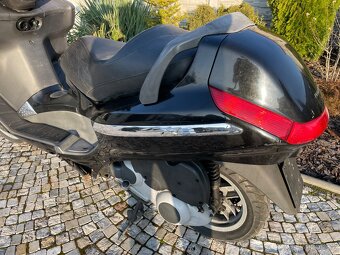 Piaggio X8 200 ccm rok 2004 - 14 kw - 12