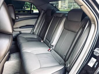 Lancia Thema 3.0L V6 CRD Executive HP A/T Chrysler 300C SRT - 12
