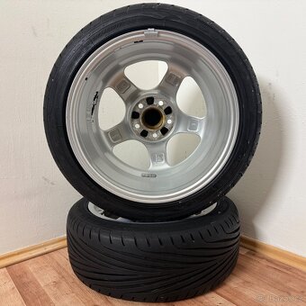 5KS MERCEDES E W124 5x112 R17 ET35+LETNÍ 215/45r17 - 12