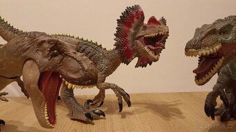 Luxusní, velcí dinosauři. - 12