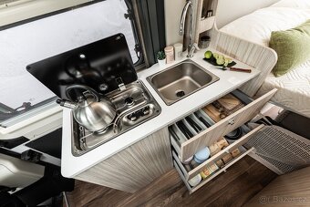 Komfortní obytný vůz pro 4 osoby - 12