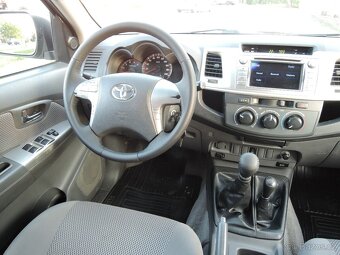 Toyota Hilux 2,5 D-4D 4x4 1.maj ČR HardTop DPH 2013 - 12