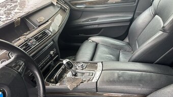 BMW  740D XDRIVE - 12