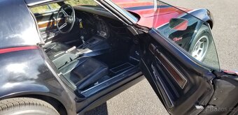 Prodám CHEVROLET CORVETTE C3 Stingray 1974 MANUAL - 12