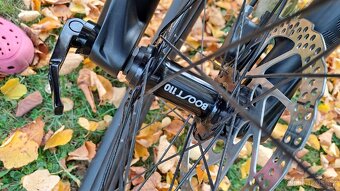 Celoodpružené Carbon horské elektrokolo Trek, Bosch CX - 12