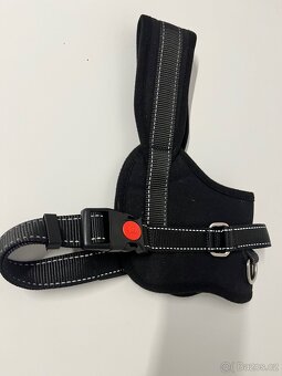 Úklid psí skříně- postroje, vodítka, el. obojek, … - 12
