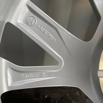 VEGA R18 letní pneu 205/40/19 - 12