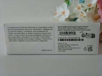 Apple AirPods 3 s nabíjecím pouzdrem MagSafe. - 12