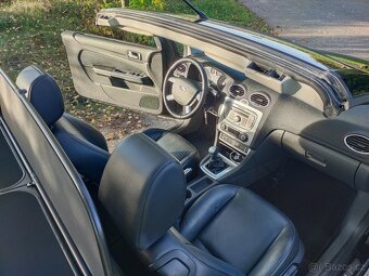 KRÁSNÝ Ford Focus cabrio // 2.0 16v // bez koroze - 12