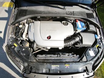 Volvo V70 D5 AWD (2008) 2.4D 136kW - 12
