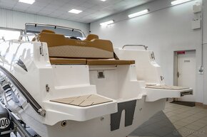 TRIDENT 640 SUNDECK - 12