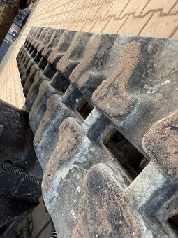 Hanix H15 minibagr 1,5T + 3x lžíce - 12