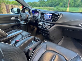 Chrysler Pacifica 3,6 S Limited ČR Sunroof Navi 2018 - 12