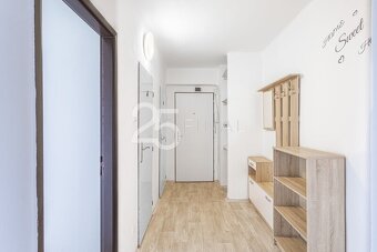 Prodej bytu po rekonstrukci, 2+1 s prostornou šatnou a balko - 12