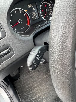 Volkswagen Polo Mk 5 (6R) 2011 1.2i - 12