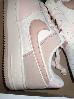 Nike Air Force 1 07 pink velikost - 12