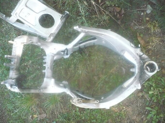 Yamaha YZF 600 R6  r. 99- díly - 12