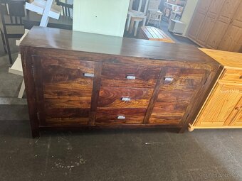 Krásná hnědá velká celodřevěná komoda z palisandru - 12