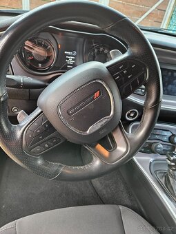 Dodge Challenger 5.7 Hemi NEHAVAROVANÉ - 12