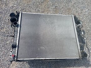 MERCEDES BENZ GL X164. ML W164 CHLADIČE SADA - 12