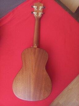 Koncertní ukulele - 12