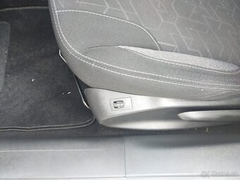 Peugeot 2008 1.2 60kw koupeno ČR - 12