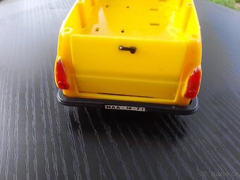 Škoda 1203. Žlutá.   Paráda Cena - 12