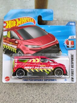 HOT WHEELS MODELY - 12