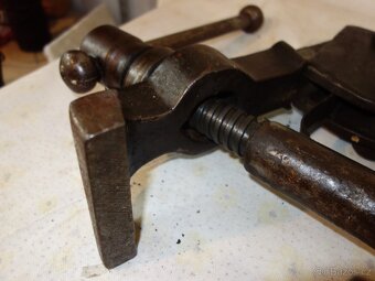Veliký kovářský svěrák, svěrka - 12