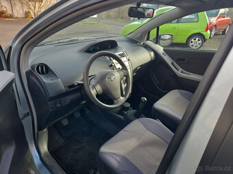 Toyota Yaris 1.3i (64 kW) - 12