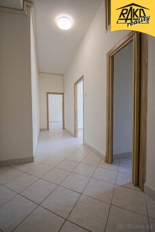 Prodej bytu 3+kk se zahrádkou a garáží - 12