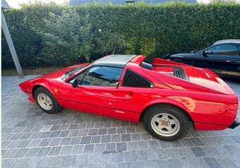 Krásné Ferrari 308 GTSI z roku 1981 - 12