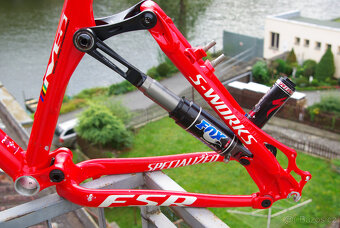 ram Specialized S-Works Epic M5, rok 2004 - 12