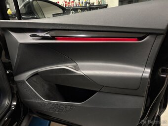 Škoda Enyaq IV 80 SOH 90%m.r.2022 matrix Kamera tepelné čerp - 12