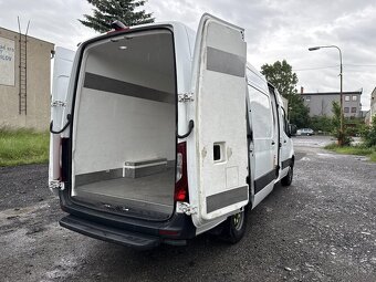 Mercedes Sprinter 414 4.1t super single Chladiarenské 230V - 12